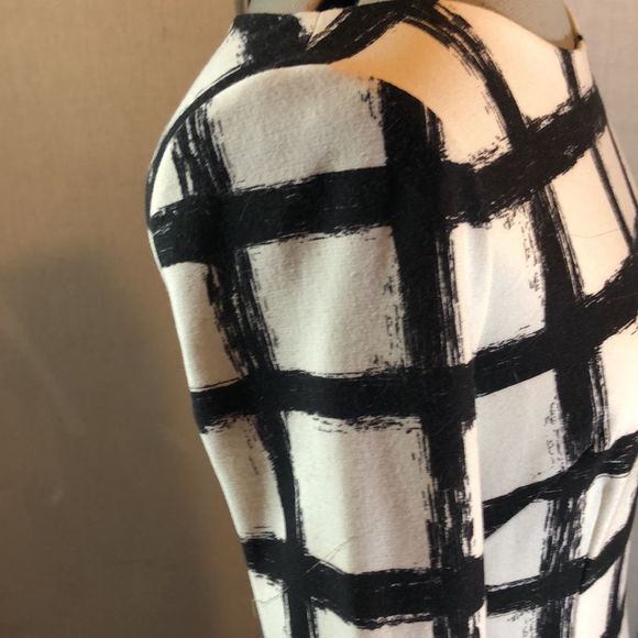 Eliza J Dress sz 6 white polyester knit sheath, 3/4 sleeve, black grid, lined - Picture 4 of 15